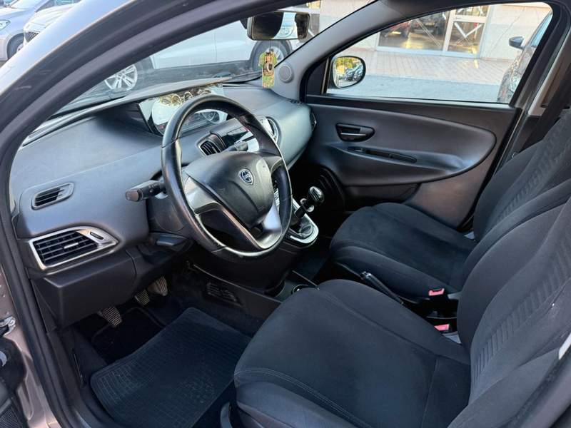 Lancia Ypsilon