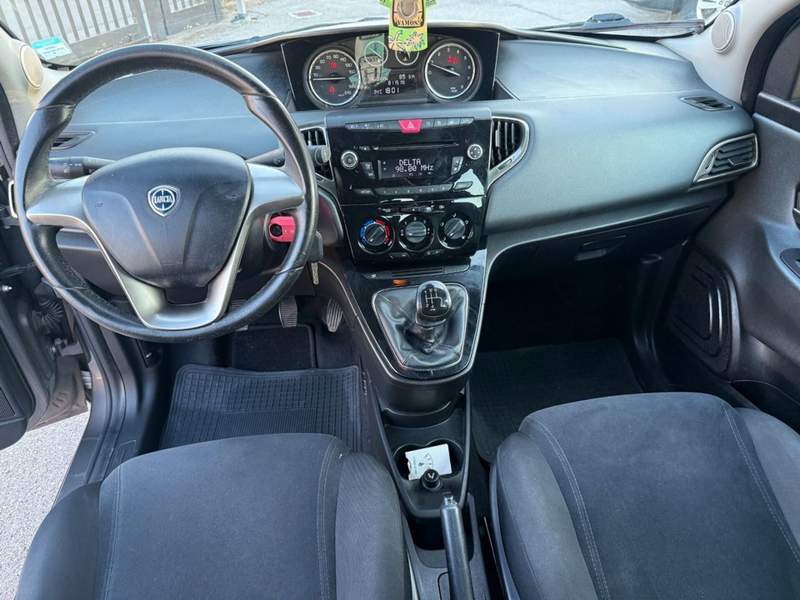 Lancia Ypsilon