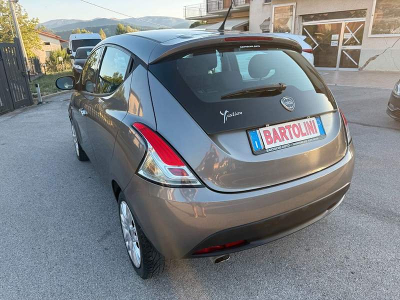 Lancia Ypsilon