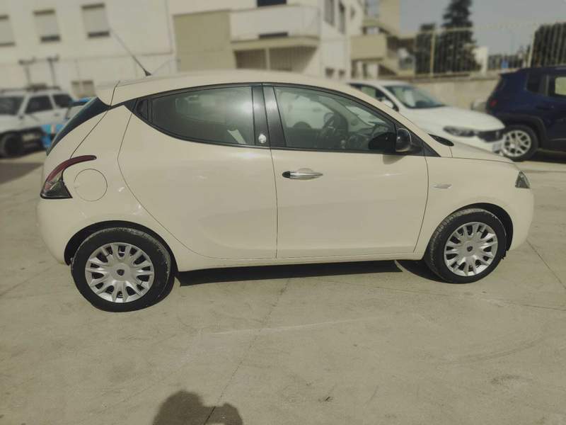 Lancia Ypsilon