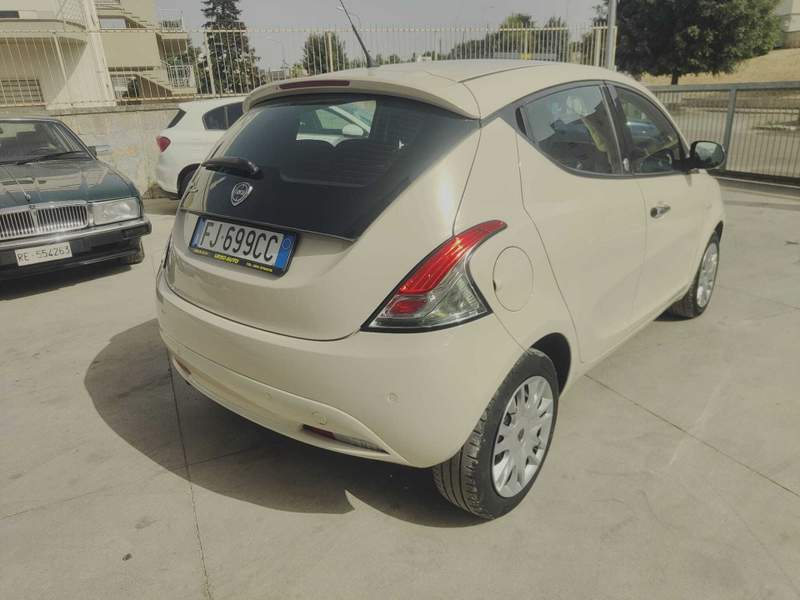 Lancia Ypsilon