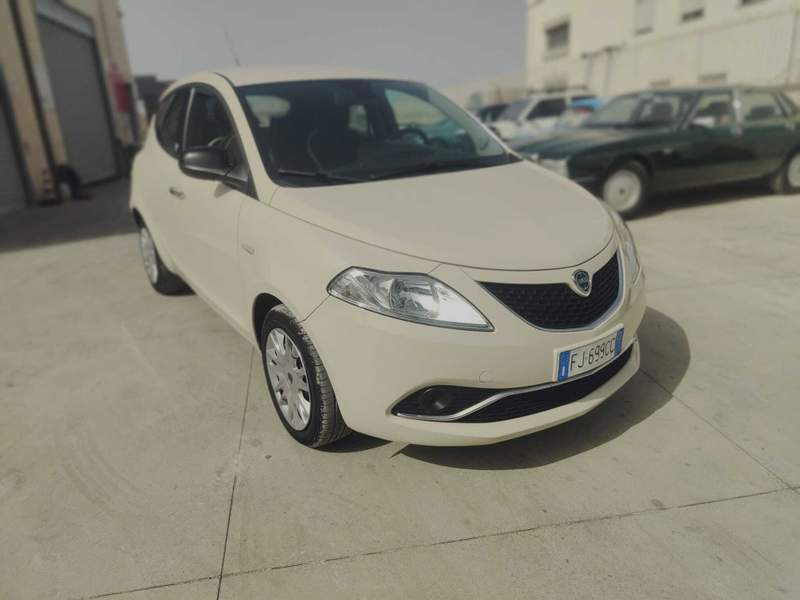 Lancia Ypsilon