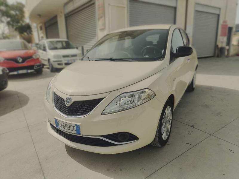 Lancia Ypsilon