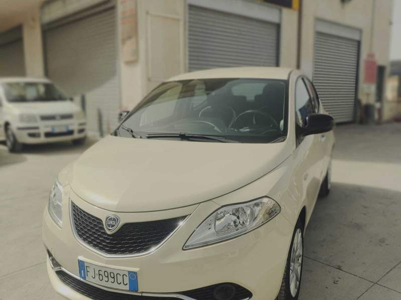 Lancia Ypsilon