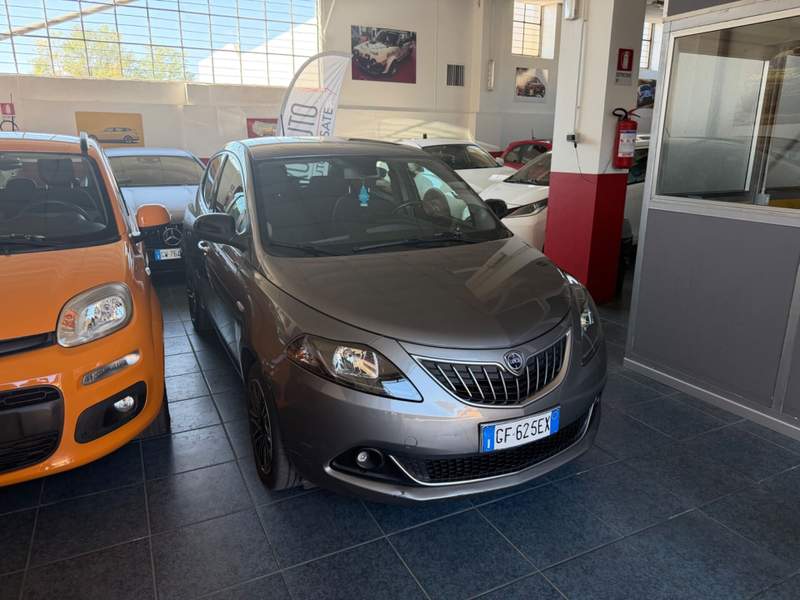 Lancia Ypsilon