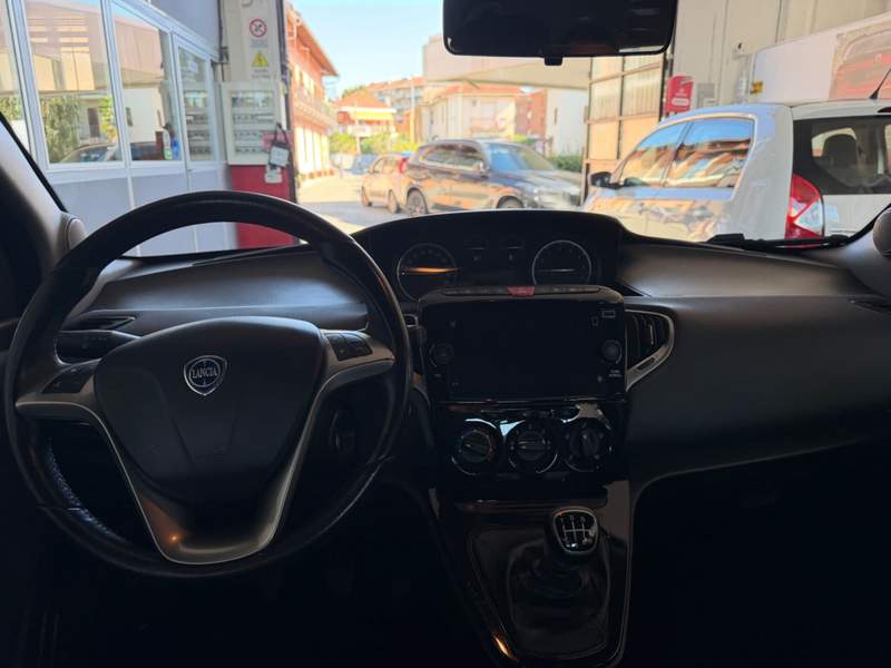 Lancia Ypsilon