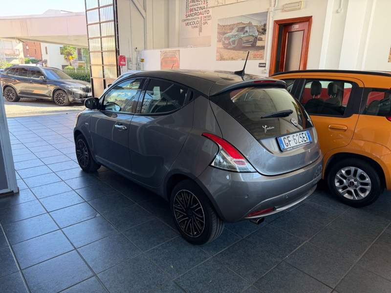 Lancia Ypsilon