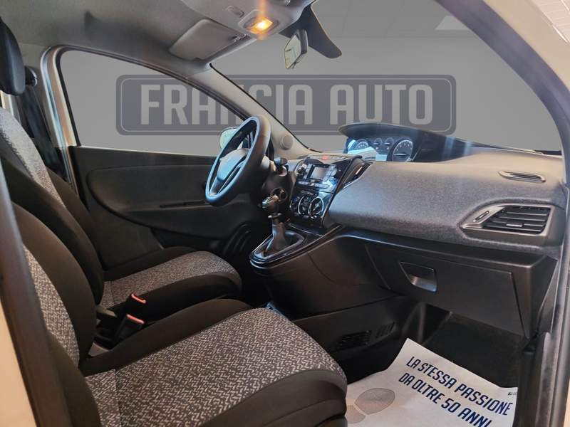 Lancia Ypsilon