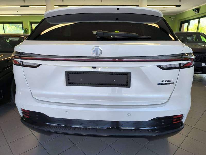 MG HS