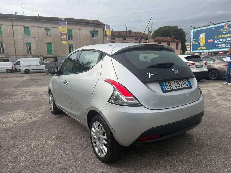 Lancia Ypsilon