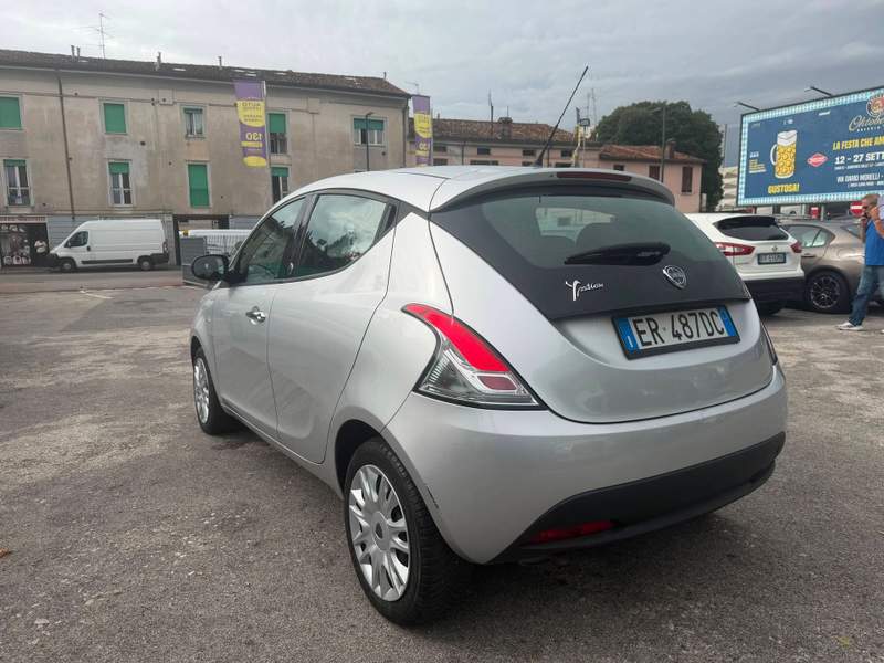 Lancia Ypsilon