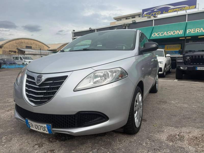 Lancia Ypsilon