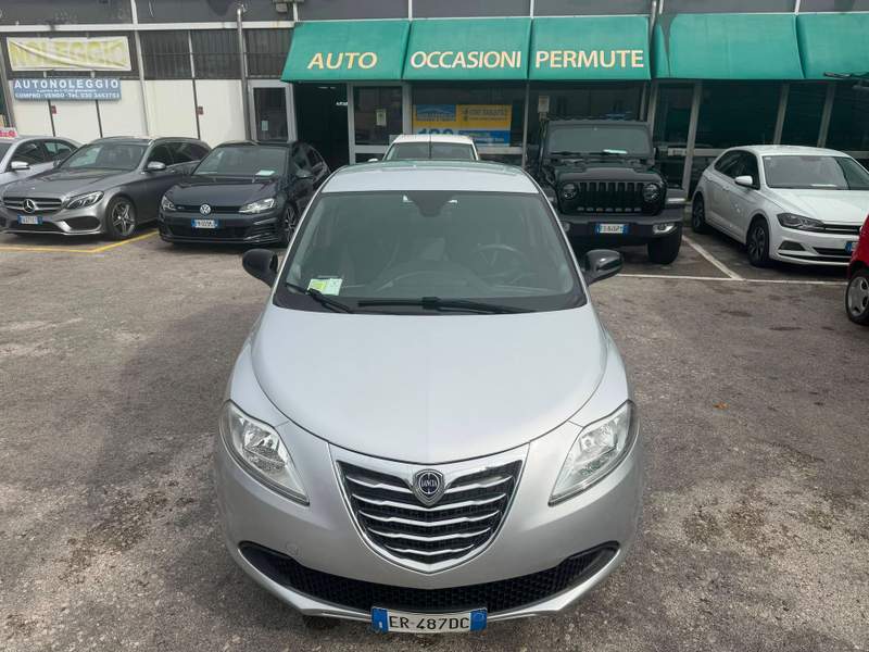 Lancia Ypsilon