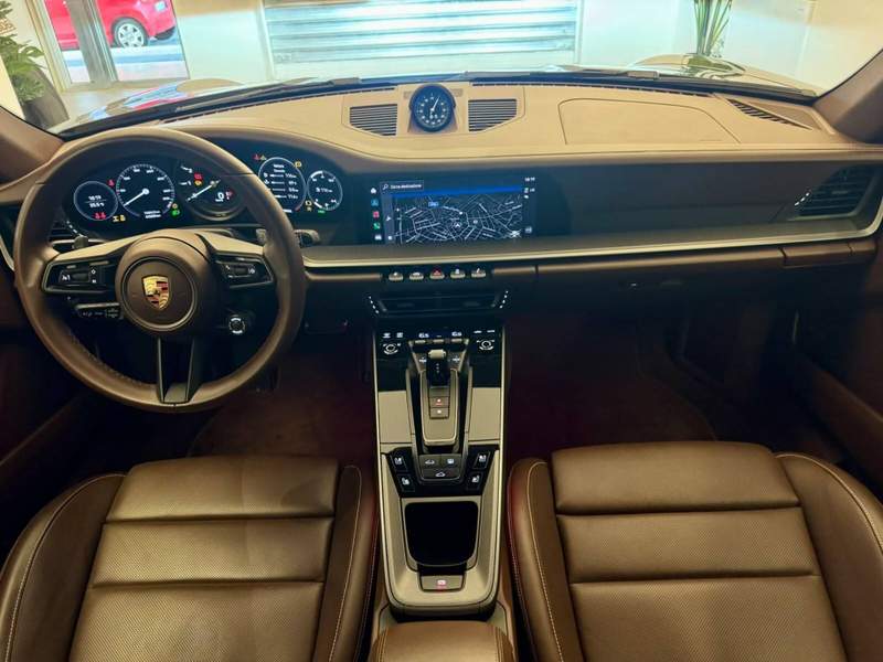 Porsche 911 (992)