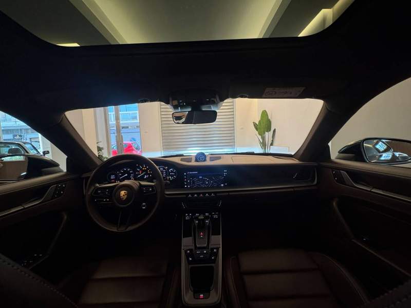 Porsche 911 (992)