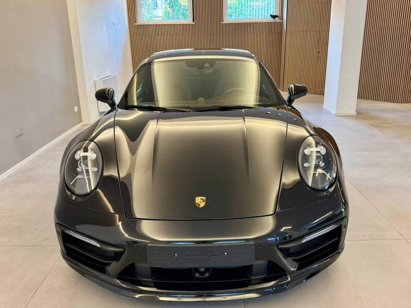 Porsche 911 (992)