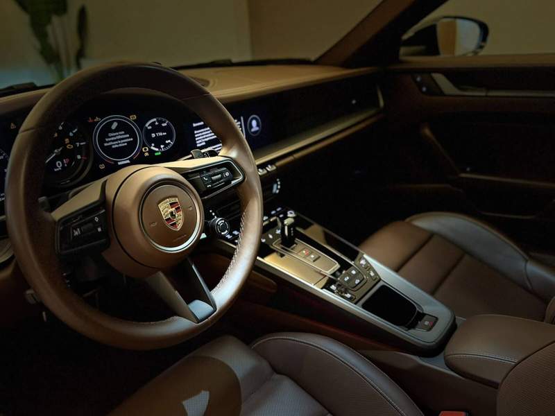 Porsche 911 (992)
