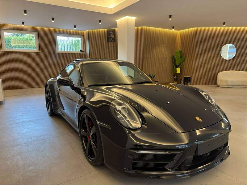 Porsche 911 (992)