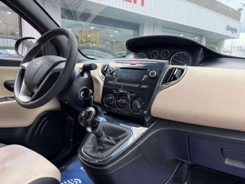 Lancia Ypsilon