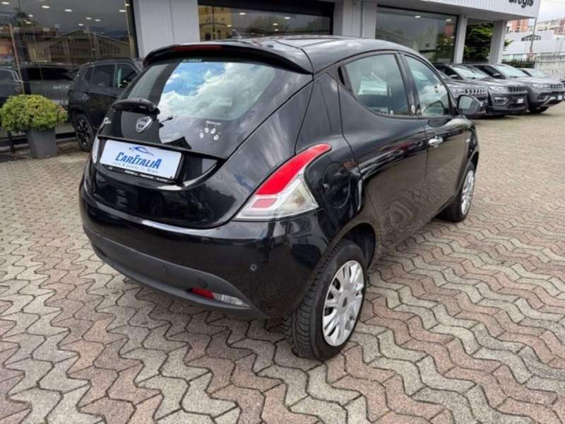 Lancia Ypsilon