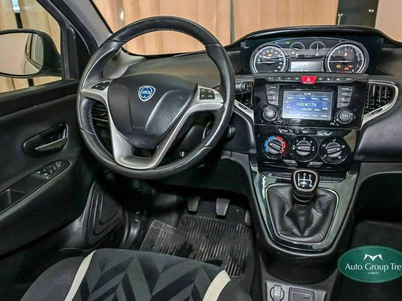 Lancia Ypsilon