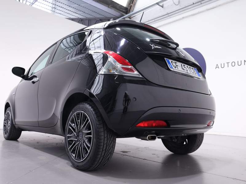 Lancia Ypsilon