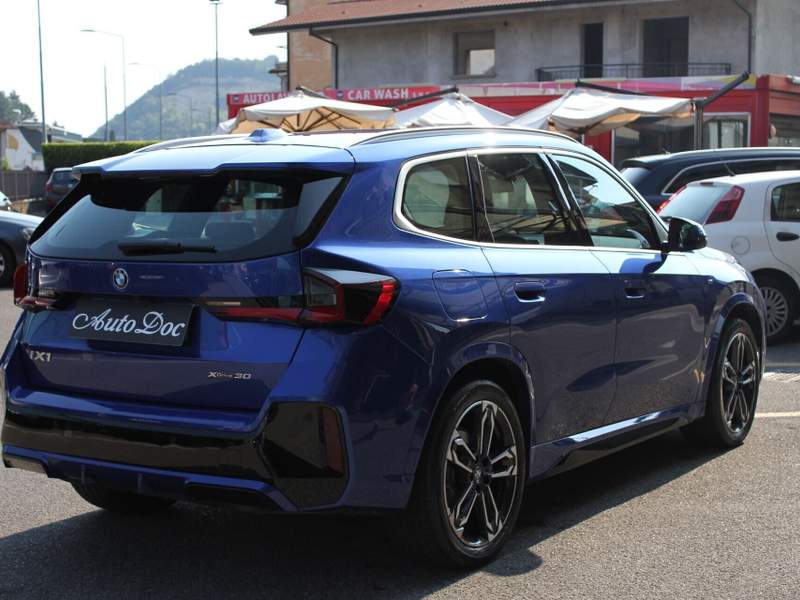 BMW iX1