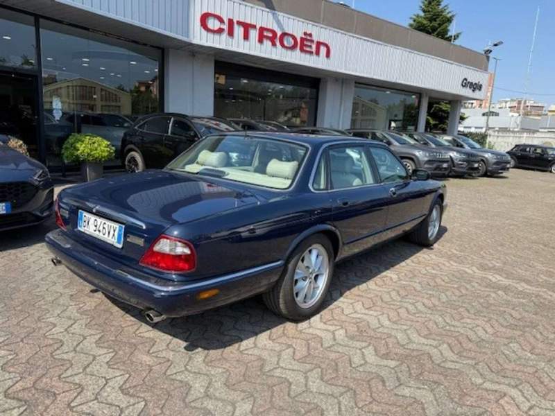 Jaguar XJ