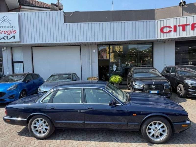 Jaguar XJ