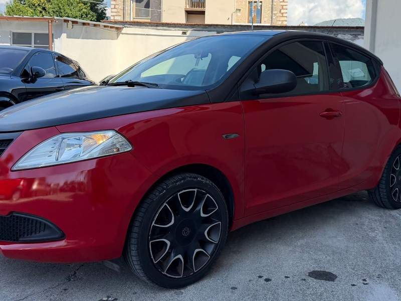 Lancia Ypsilon