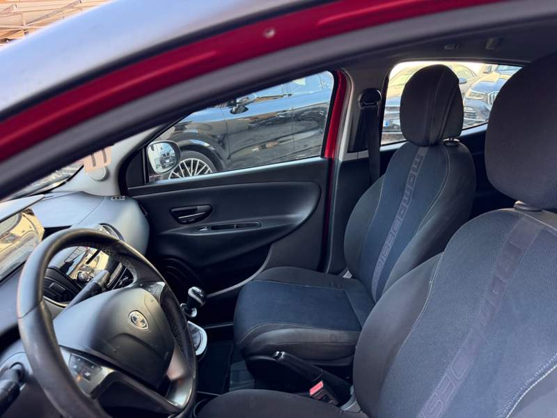 Lancia Ypsilon