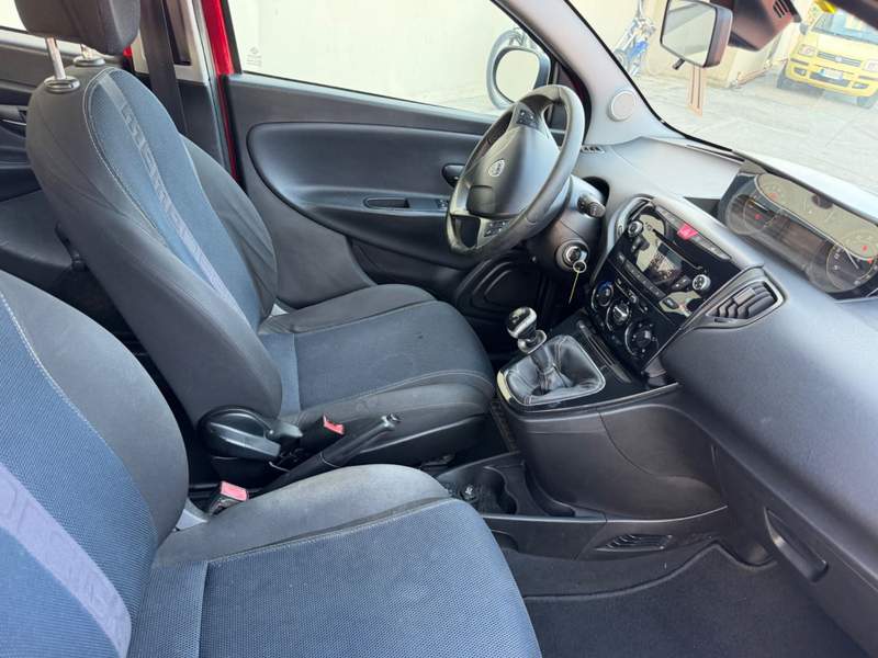 Lancia Ypsilon