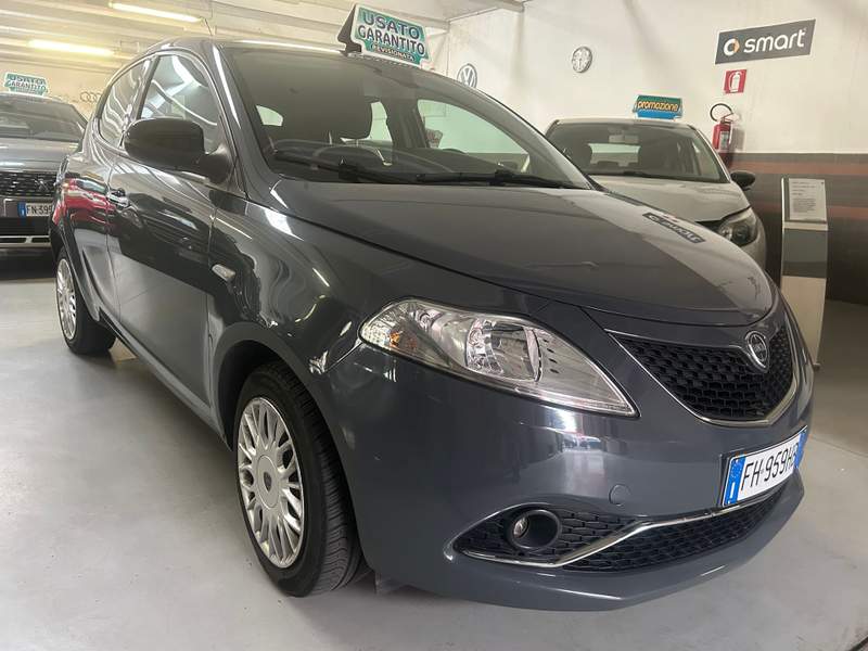 Lancia Ypsilon
