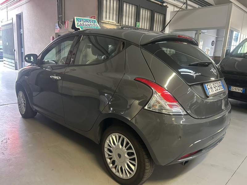 Lancia Ypsilon