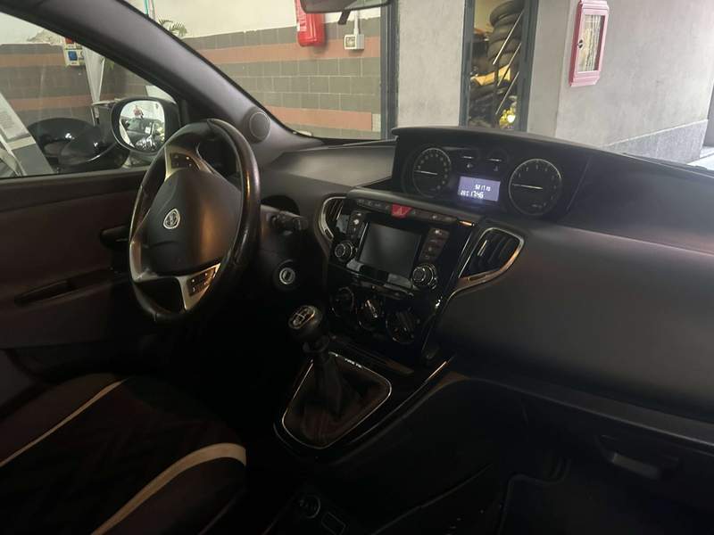 Lancia Ypsilon
