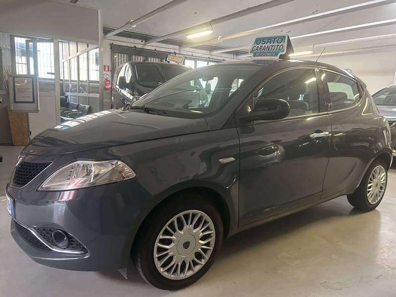 Lancia Ypsilon