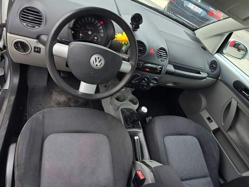 Volkswagen New Beetle