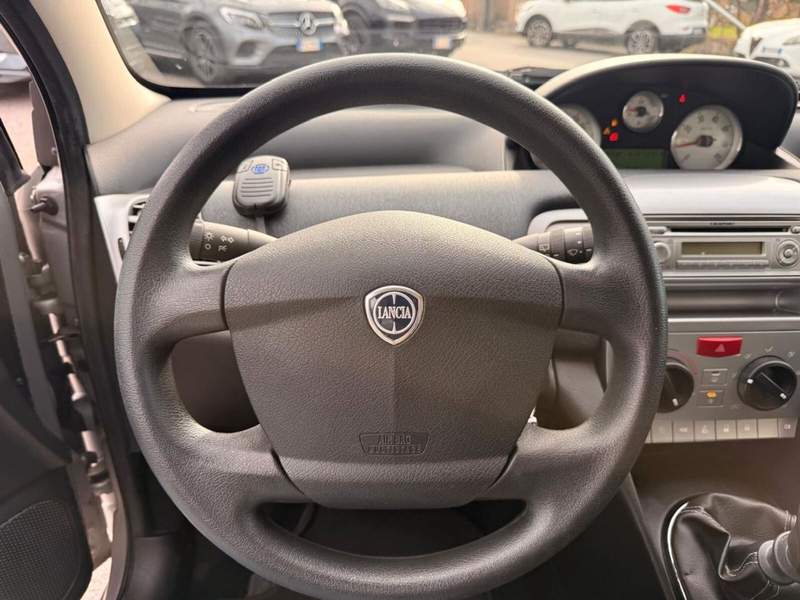 Lancia Ypsilon