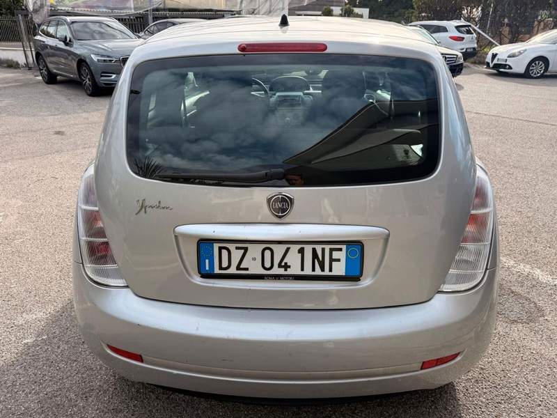 Lancia Ypsilon
