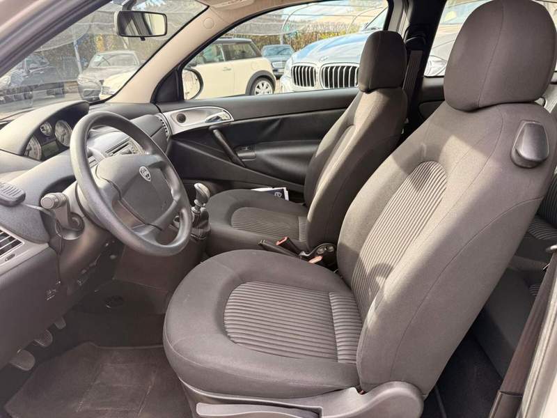 Lancia Ypsilon