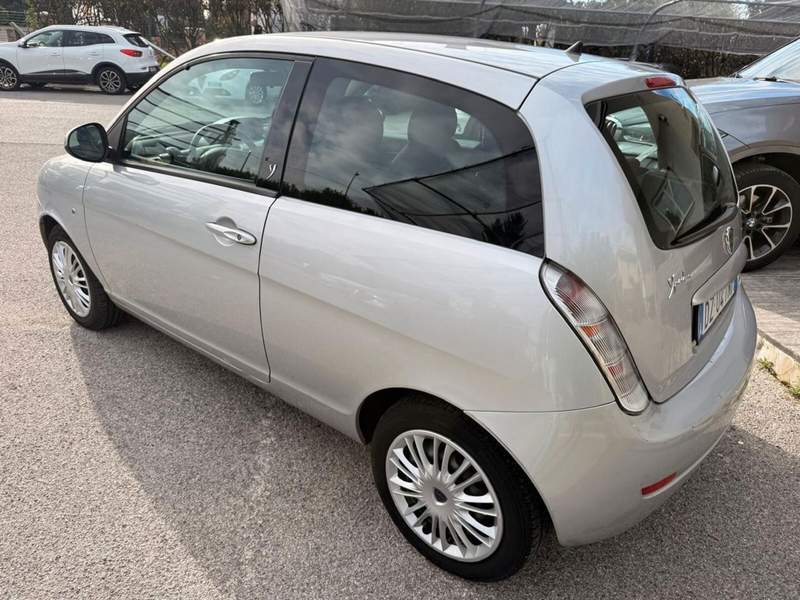 Lancia Ypsilon