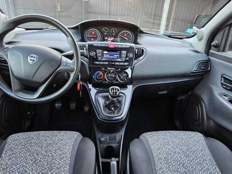 Lancia Ypsilon