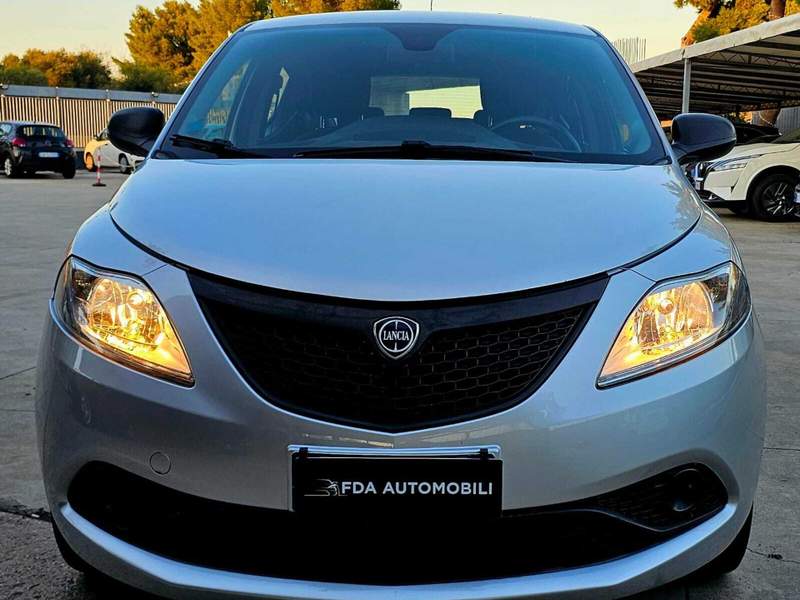 Lancia Ypsilon