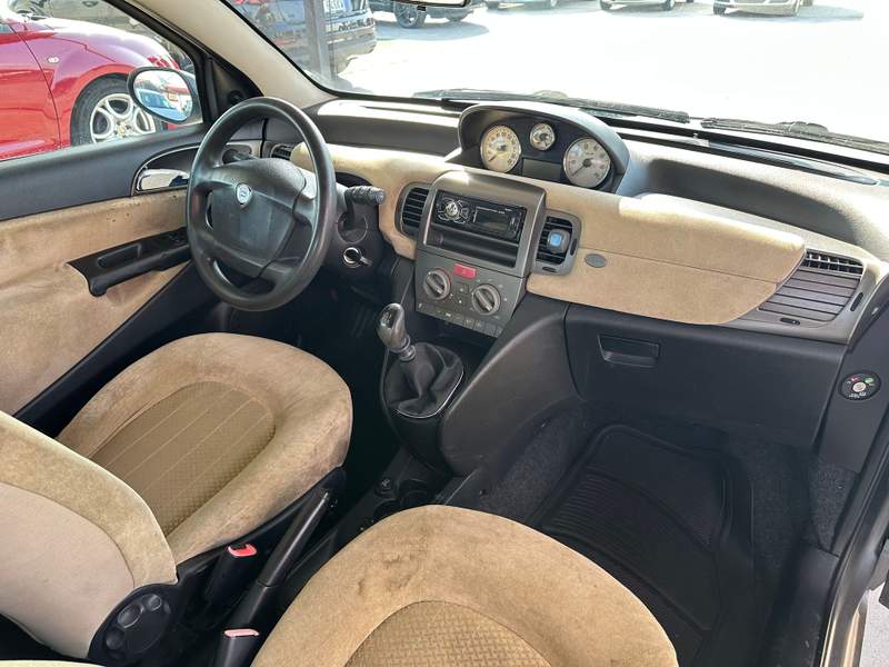 Lancia Ypsilon