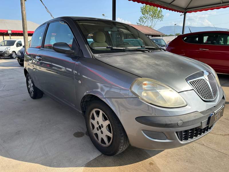 Lancia Ypsilon