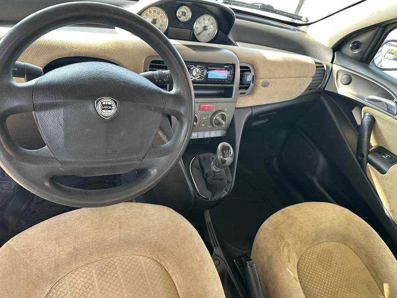 Lancia Ypsilon