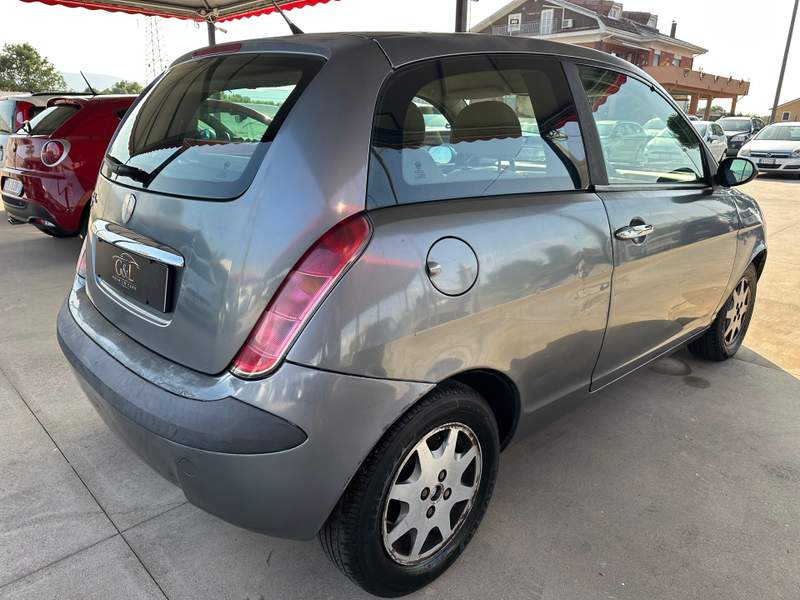 Lancia Ypsilon