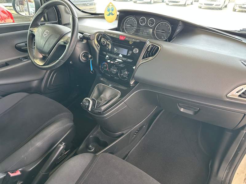 Lancia Ypsilon
