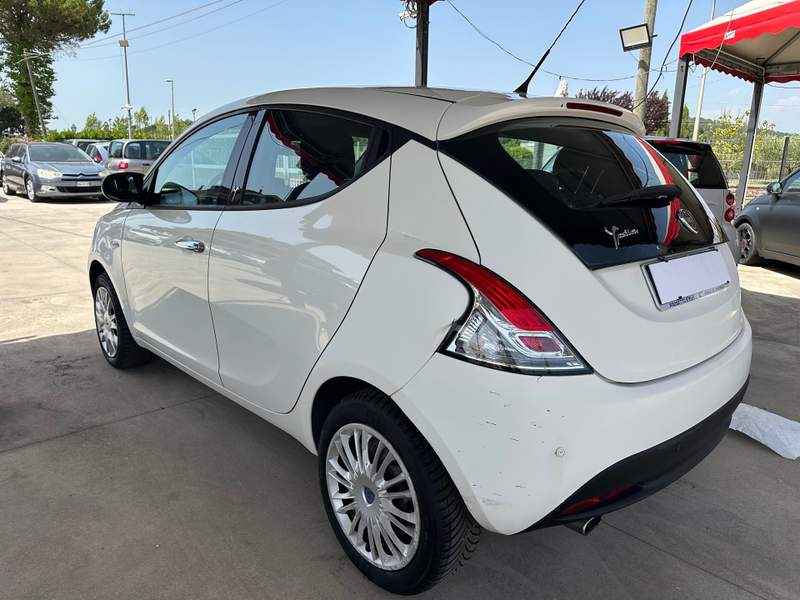 Lancia Ypsilon
