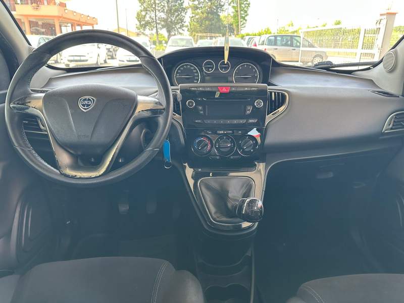 Lancia Ypsilon